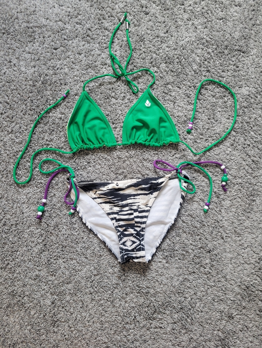 Reef Green Reversible Triangle Bikini Top w Blk & Wht Patterned Bottom Size Lg